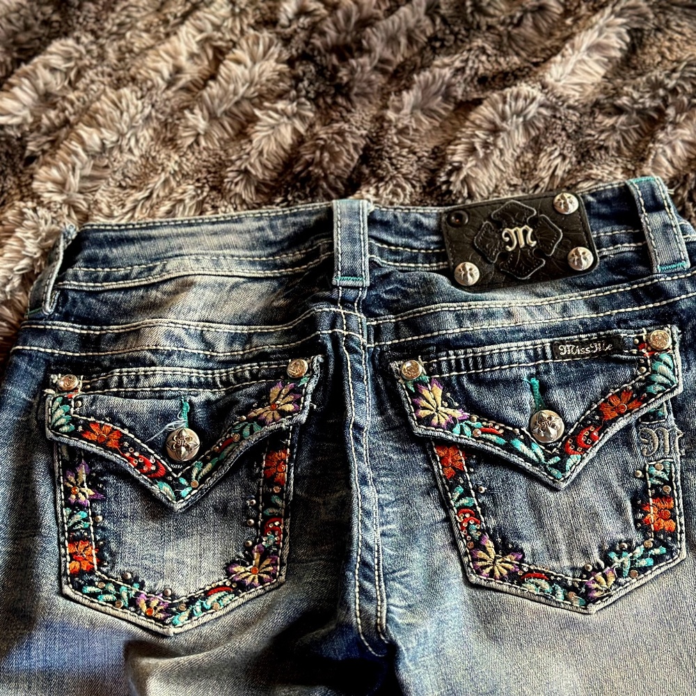 Miss Me Signature Boot Jeans with Flower Embroidery on back pockets. Size 26
